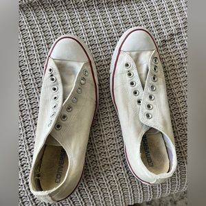 White converse men’s 9 women’s 11